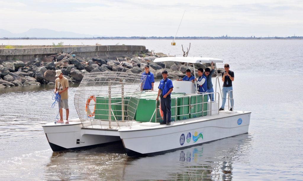 The 30-foot catamaran at Manila Bay 